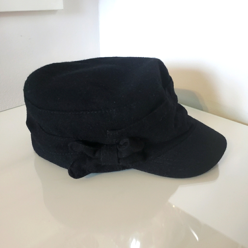 D&Y Black Bowed Cap 30%Wool 70%Poyester Elastic Back Fall Winter Woman